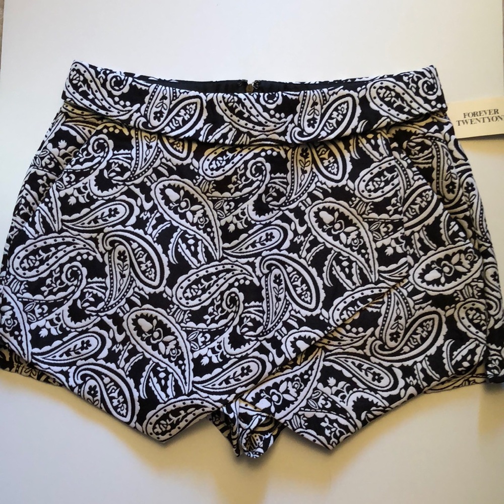 Forever 21 Skort Skirt/Shorts brand new with tags